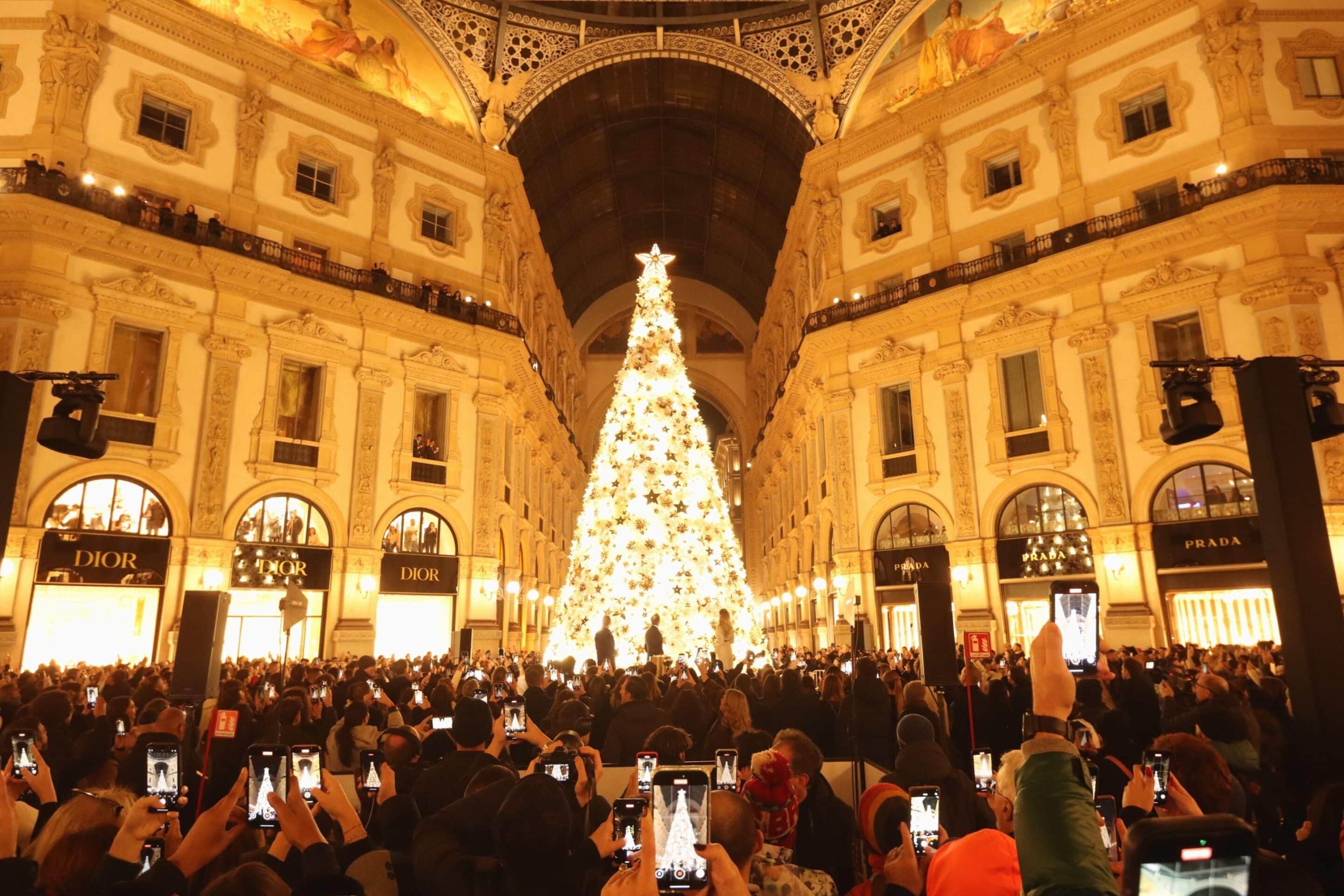 I-5-ALBERI-DI-NATALE-PIU-COOL-DI-MILANO-scaled-1